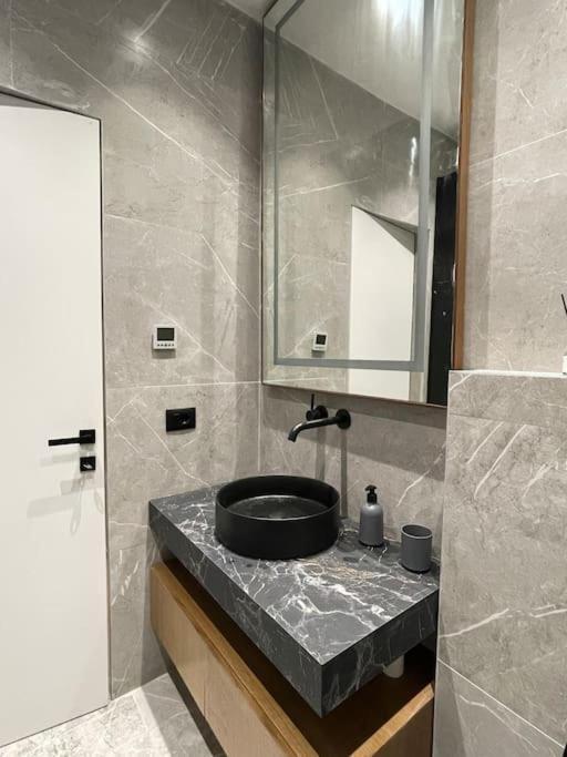 Angry Architects Apartment01 Тирана Экстерьер фото