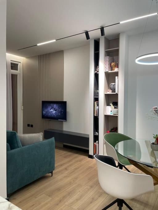 Angry Architects Apartment01 Тирана Экстерьер фото